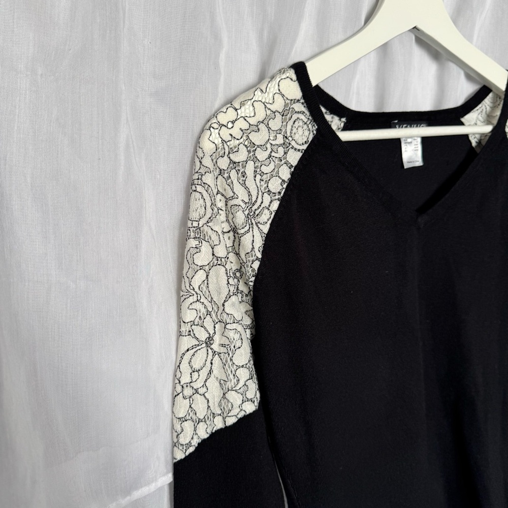 VENUS Floral Lace Shoulder V-Neck Sweater - Picture 2 of 6